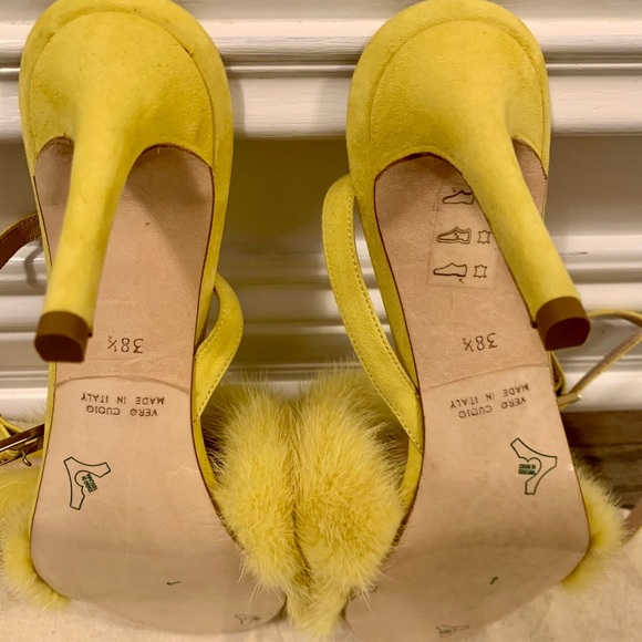 Barney’s New York Yellow Fur & Suede Sandals Heels - Picture 2 of 9